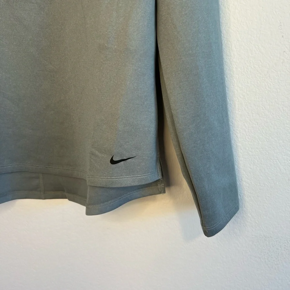 Nike‎ Women’s Gray Thermal Fit Top Size Large NWT